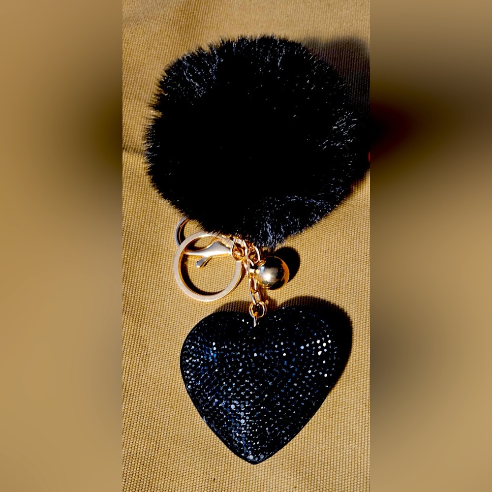 🖤 KEYCHAiN